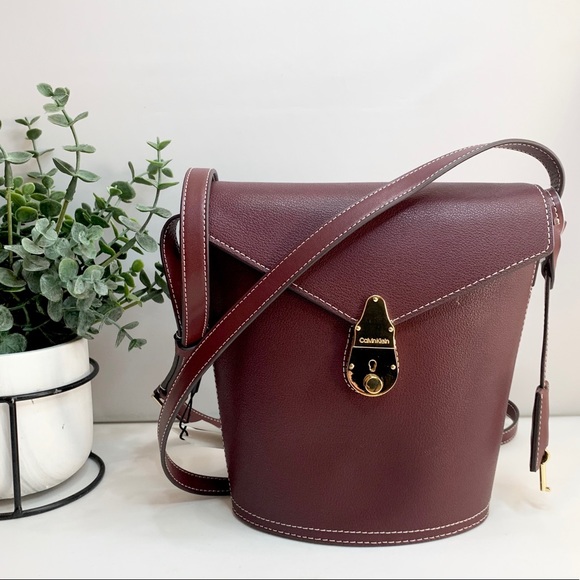 Calvin Klein Lock Bucket Leather Merlot Crossbody - Picture 2 of 13